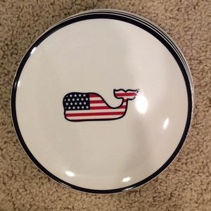 NWT VINEYARD VINES FOURTH OF JULY SET OF 4 PLATES